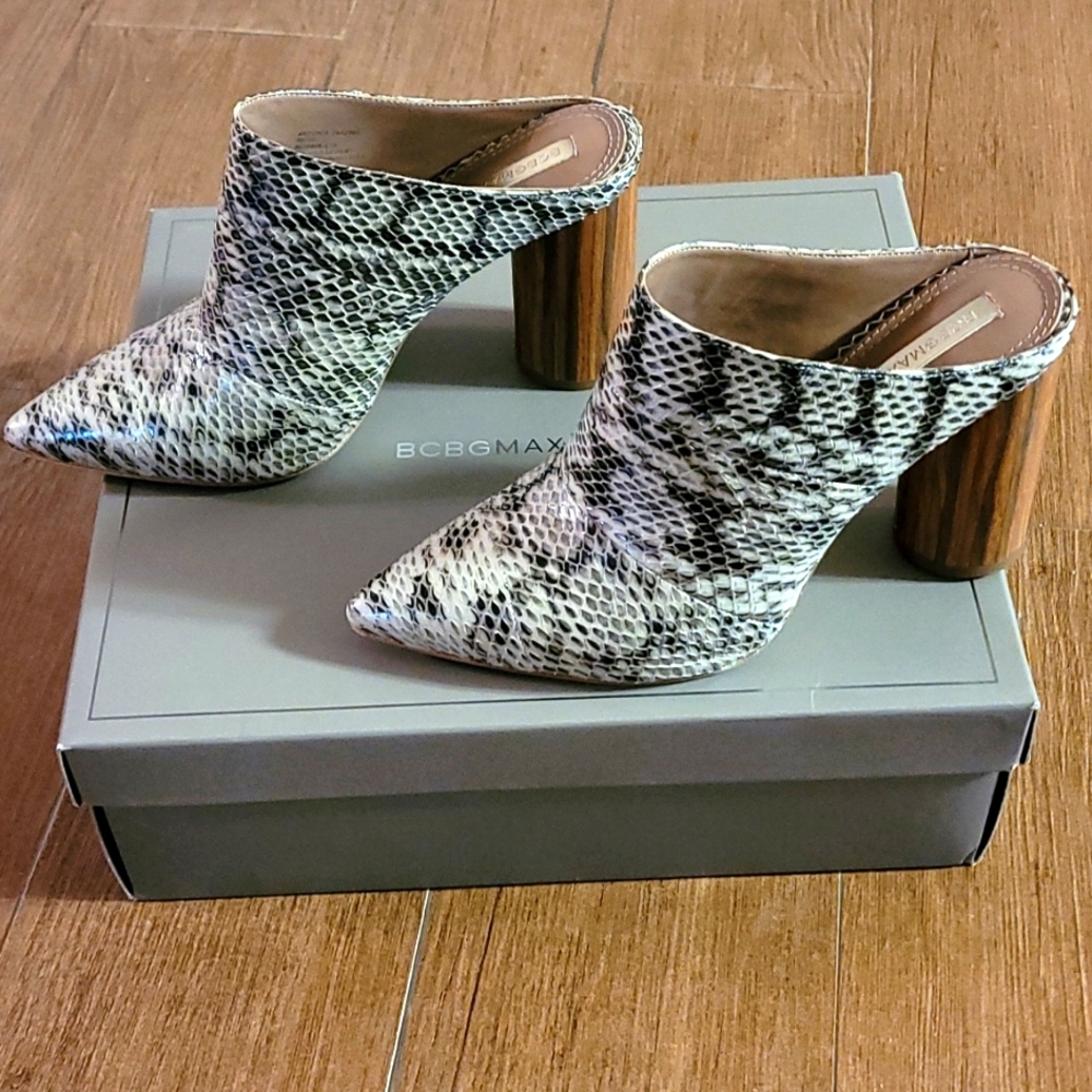 BCBG Snake Mule size 9. Black, cream and tan colors.